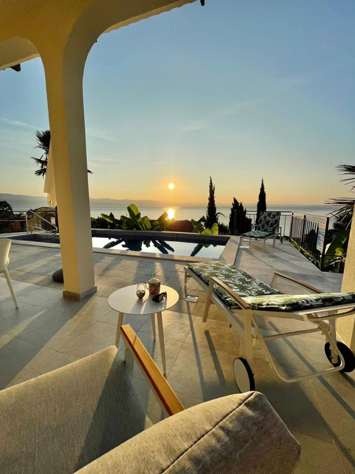 Villa Nikolla Ловран Экстерьер фото