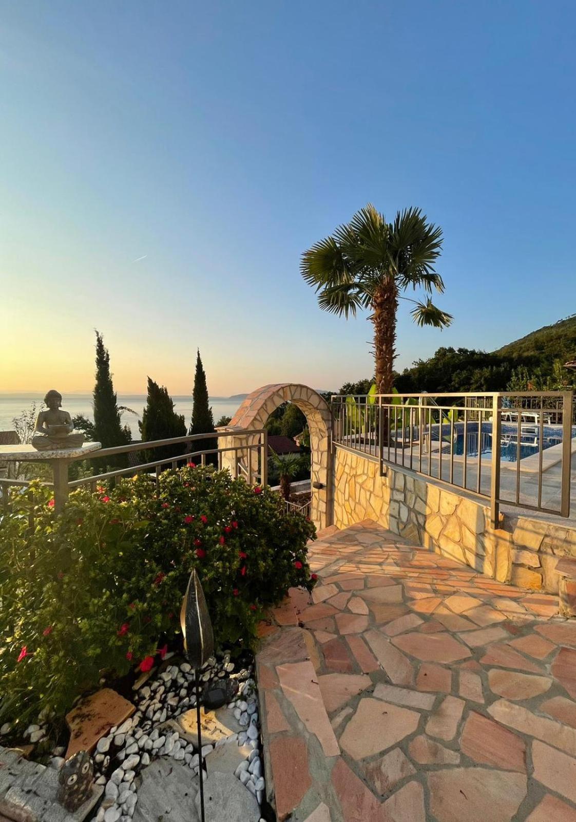 Villa Nikolla Ловран Экстерьер фото